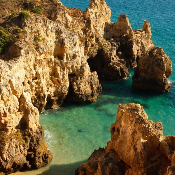 Clifftop trail with ocean views in Algarve