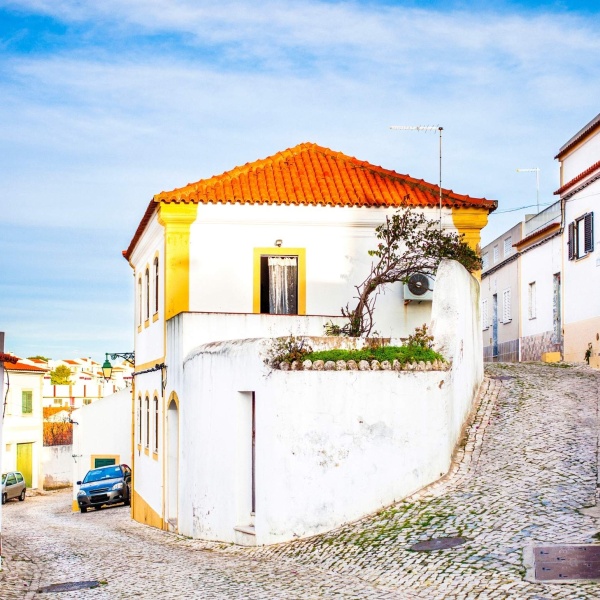 Charming alleyway in Algarve