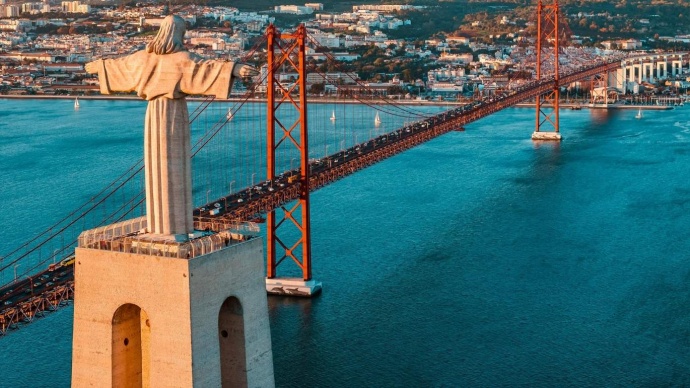 hiking in portugal near lisbon